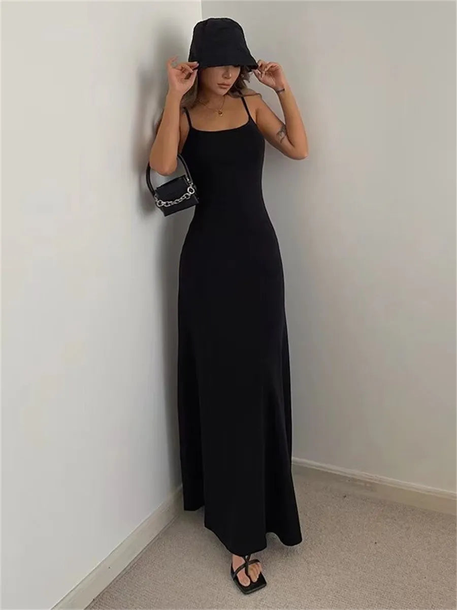 Vestido Bodycon Ceñido sin Mangas — Abertura Lateral y Tirantes Finos