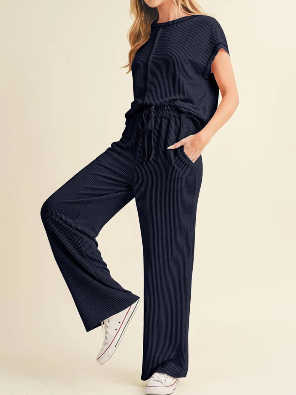 Conjunto de Punto Canelé con Costuras Vistas – Top y Pantalón Mujer