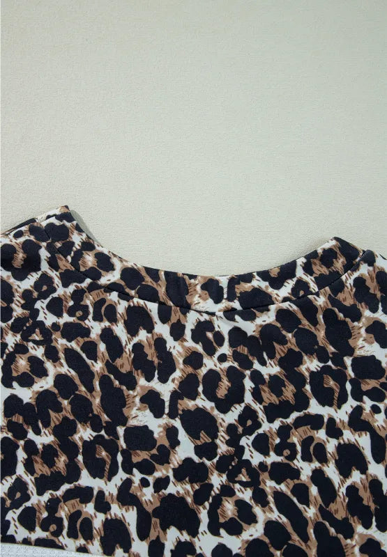 Blusa de Punto Waffle con Estampado Leopardo y Cuello V – Mujer