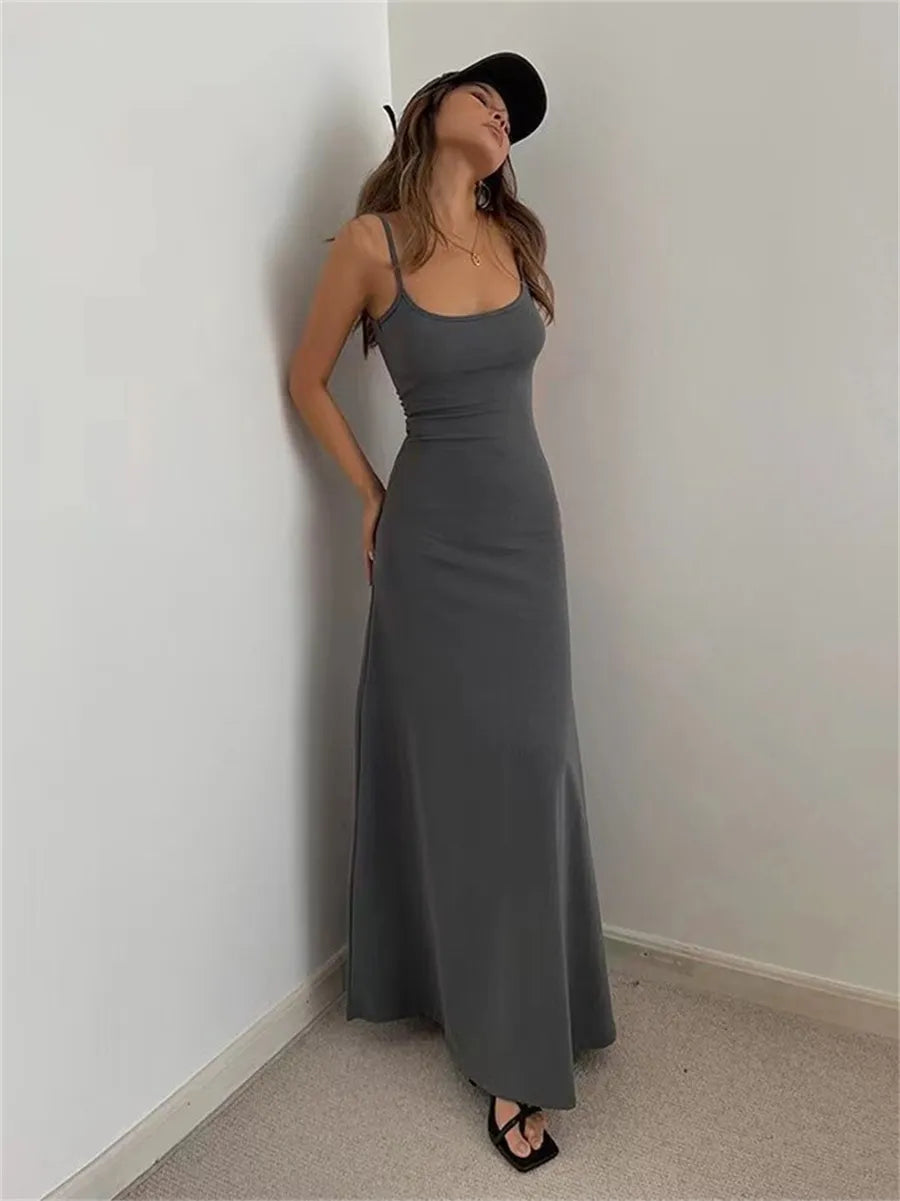 Vestido Bodycon Ceñido sin Mangas — Abertura Lateral y Tirantes Finos