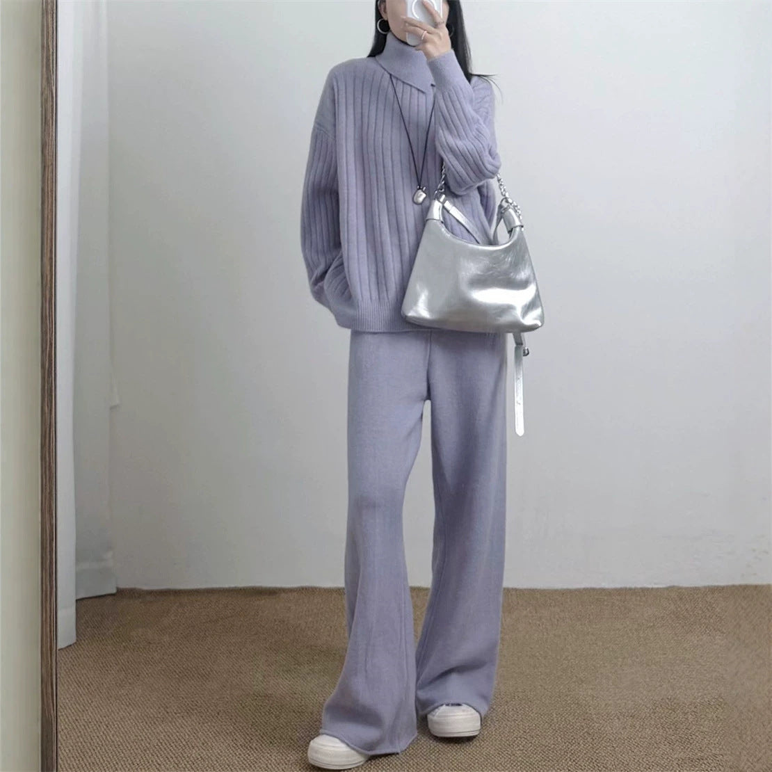 Conjunto Dos Piezas Jersey de Cuello Alto y Pantalón Recto