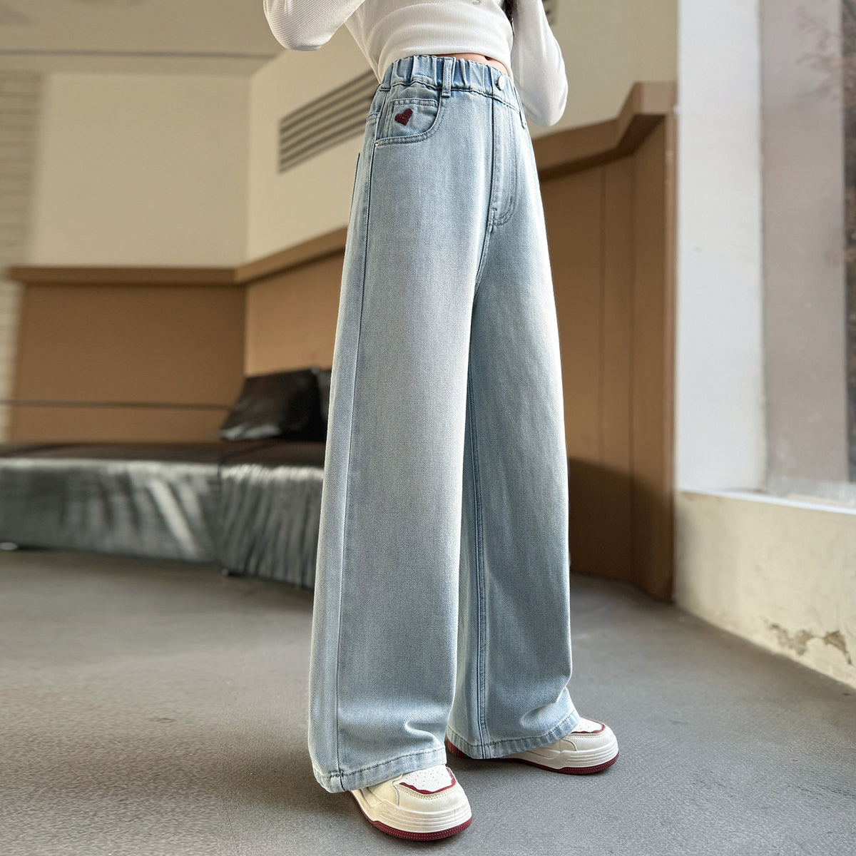 Stylish Light Wash Denim Wide Leg Straight Leg Girls' Jeans