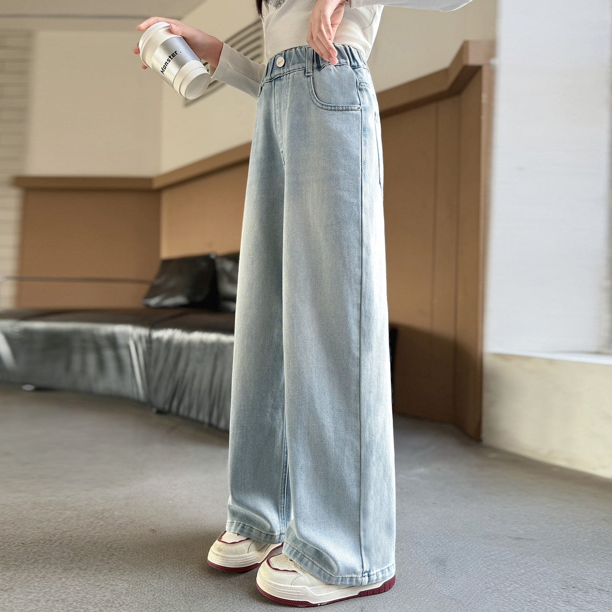Stylish Light Wash Denim Wide Leg Straight Leg Girls' Jeans