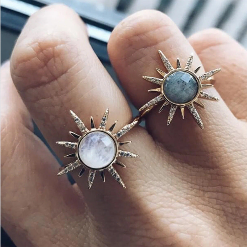 Anillo Ajustable Retro con Piedra de Luna y Estrella – Estilo Boho Dorado