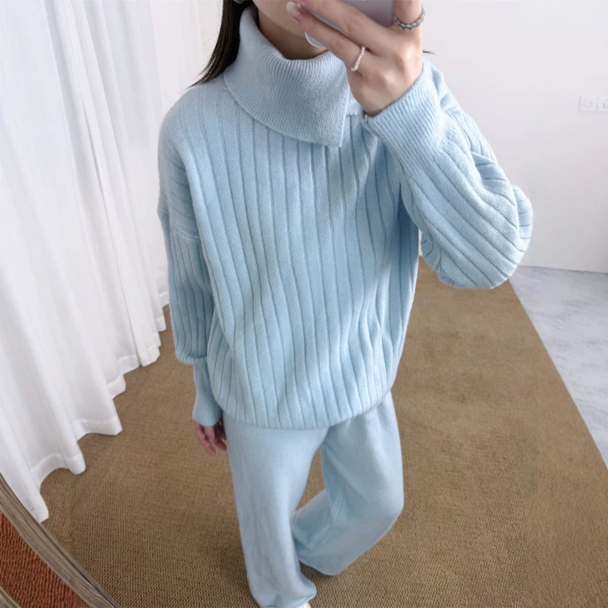Conjunto Dos Piezas Jersey de Cuello Alto y Pantalón Recto