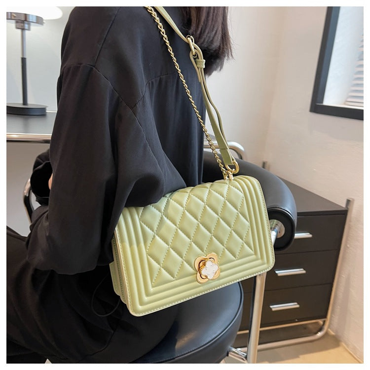 Bolso de Cadena Acolchado con Rombo y Cierre de Candado – Mujer
